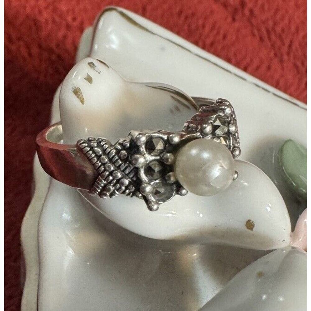 -RING Vintage 925 Silver. With A Faux Pearl Ring Size 8.5